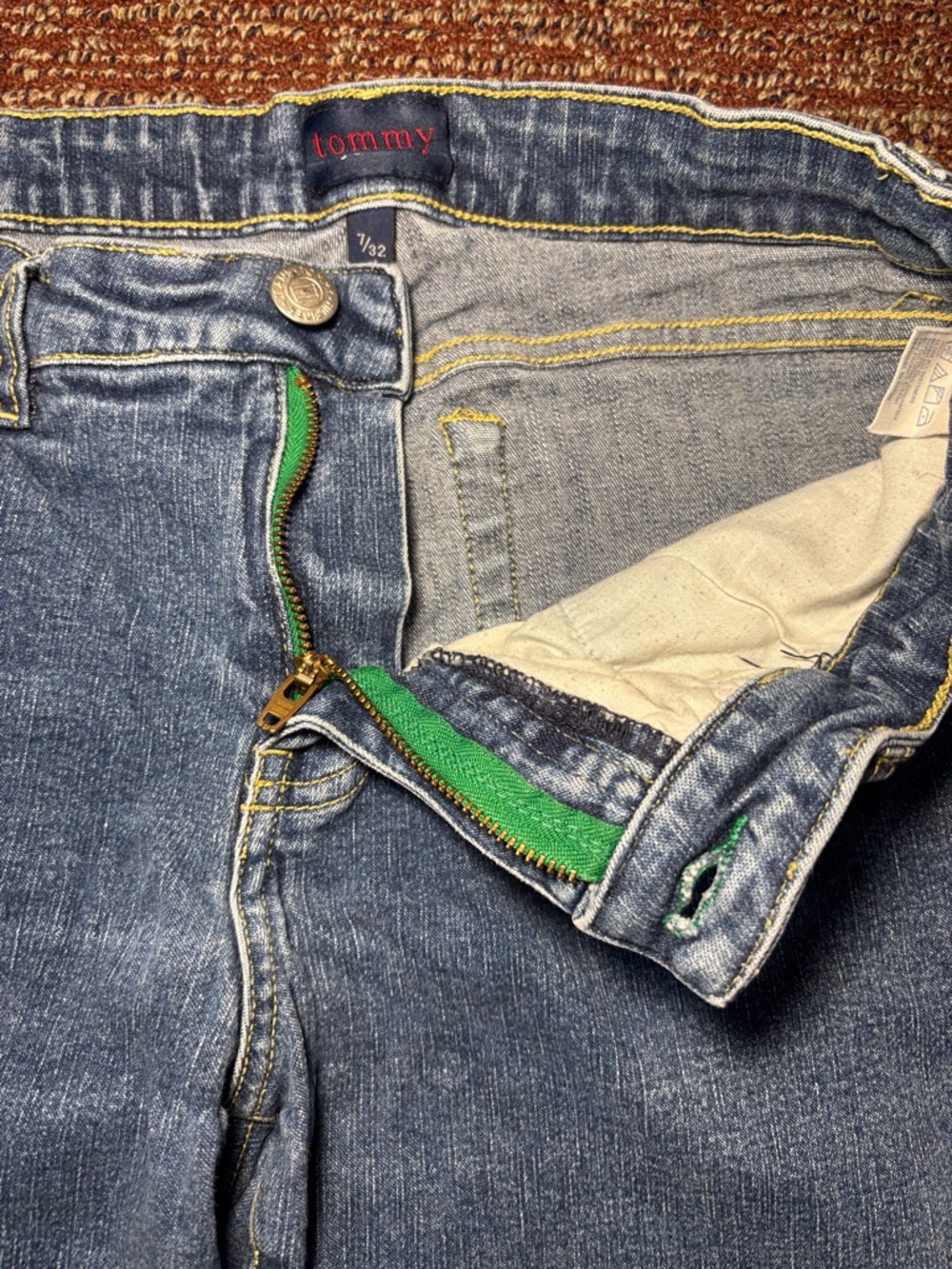Vintage Y2K Tommy Hilfiger medium wash stretch bootcut jeans Womens 7/32 - Picture 5 of 15